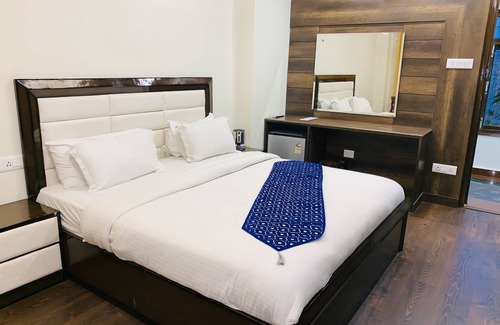 Chhota Shimla Hotel | Budget-Friendly Stay at Dusk N Dawn with Breakfast Included