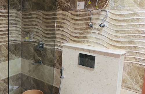 Chhota Shimla Hotel | Budget-Friendly Stay at Dusk N Dawn with Breakfast Included