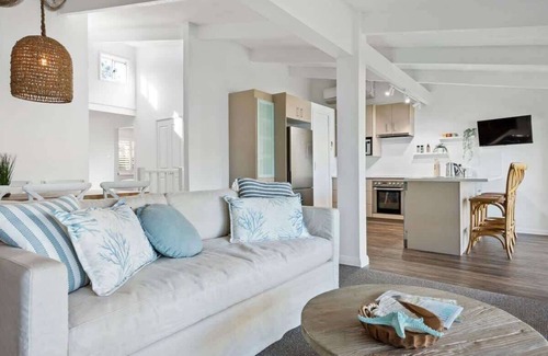 Burrill Lake House | Relaxing Retreat at Dusky on Burrill with Ocean Views