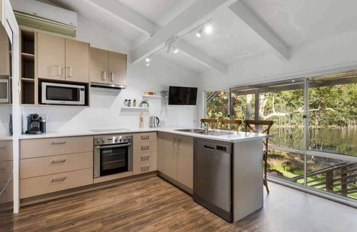 Burrill Lake House | Relaxing Retreat at Dusky on Burrill with Ocean Views