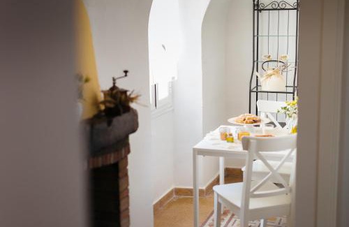 Dolceacqua House | Pet-Friendly Retreat at DUSSAIGA - Camera Delle Rose
