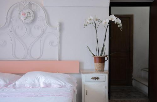 Dolceacqua House | Pet-Friendly Retreat at DUSSAIGA - Camera Delle Rose