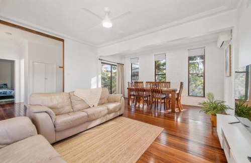 South West Rocks House | Pet-Friendly Retreat at Dusties 5 Pacific Street, South West Rocks