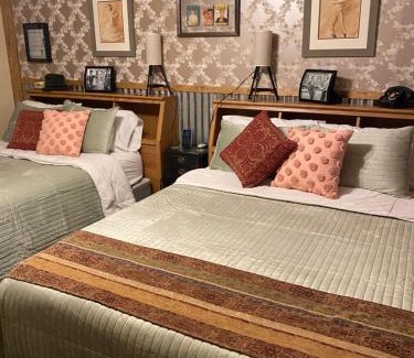 Cloudcroft Hotel | Experience Dusty Boots Motel & Cafe: Pet-Friendly Escape