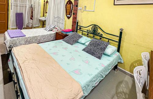 Bayan Lepas House | Family-Friendly Getaway at Dusun Indah Cottage 1