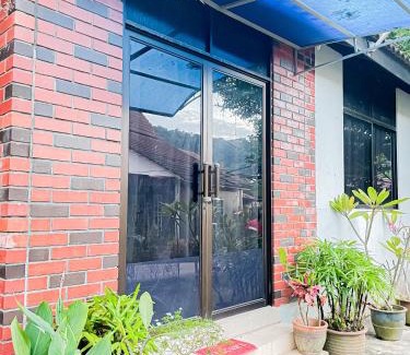 Bayan Lepas House | Family-Friendly Dusun Indah Cottage 2 with High Ratings
