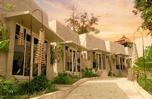 Ambarawa Villa | Discover DUSUN THE VILLAS: Family-Friendly Retreat with Spa