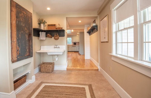 New Providence House | Family-Friendly Dutch Country Acres with Breakfast & Kitchen