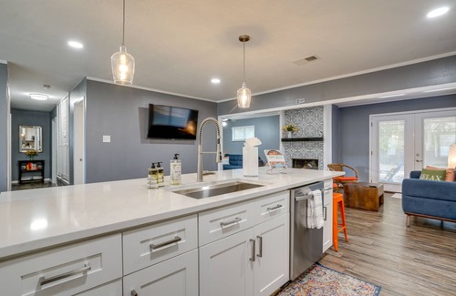 Arena District House | Inviting Dutch-Inspired San Antonio Home with Great Amenities