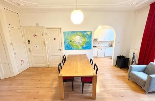 Zuidwest Apartment | Elegant Dutch Style Canal House with Hot Tub & Family Friendly