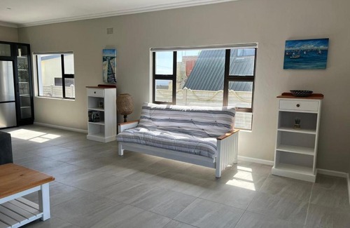 Struisbaai House | Pet-Friendly Haven at Dutchie - 10/10 Guest Rated Stay