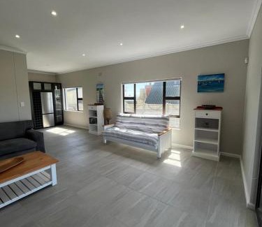 Struisbaai House | Pet-Friendly Haven at Dutchie - 10/10 Guest Rated Stay