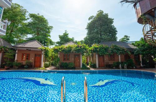 Cua Lap Apartment | Resort Duy Ngọc: Pet-Friendly Getaway with Ocean Views