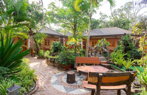 Cua Lap Apartment | Resort Duy Ngọc: Pet-Friendly Getaway with Ocean Views