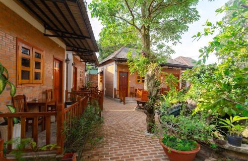 Cua Lap Apartment | Resort Duy Ngọc: Pet-Friendly Getaway with Ocean Views