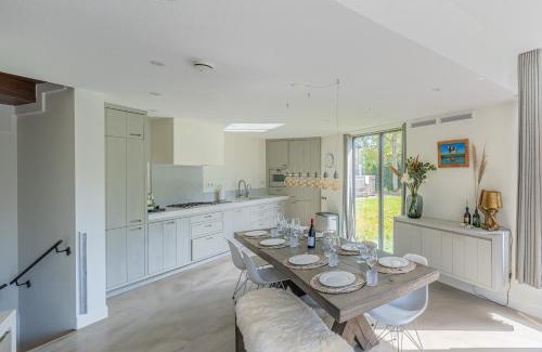 De Koog Villa | Relax at Duynzoom 5: Pet-Friendly Oceanfront Retreat