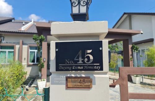 Ayer Molek House | Family-Friendly Duyong Damai Homestay with Kitchen Amenities