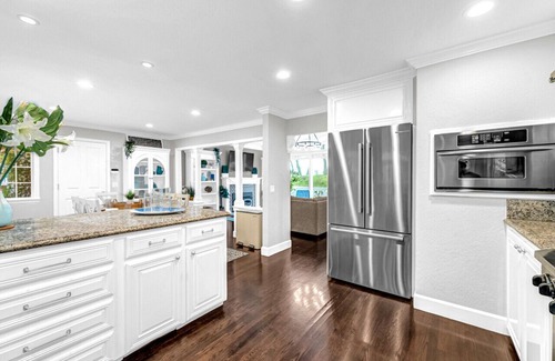 Aptos House | Family Getaways at a Private Pool Villa with Ocean View