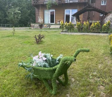 Pylypets Villa | Eco-Friendly Dva Braty with Hot Tub & Pet Friendly Stay