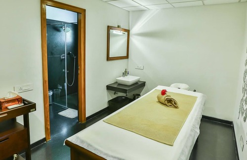 Perumal Kovil Pathy Hotel | Relax at Dvara Siruvani: Pool, Spa & Family-Friendly Stay