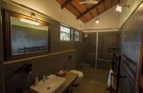 Perumal Kovil Pathy Hotel | Relax at Dvara Siruvani: Pool, Spa & Family-Friendly Stay
