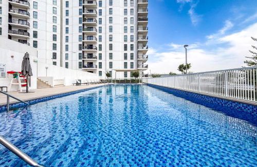 Abu Dhabi Apartment | DVH Luxe Retreats 2BR Yas Island by Ferrari World & Yas Mall