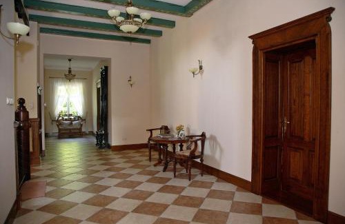 Elblag Bed & Breakfast | Experience Dwór Bieland: Family-Friendly with Top Amenities