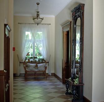 Elblag Bed & Breakfast | Experience Dwór Bieland: Family-Friendly with Top Amenities