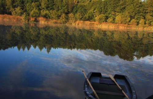 gmina Barwice Bed & Breakfast | Relax at Dwór Pomorski: Oceanfront Retreat with Pool