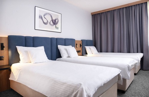 Wielka Wies Hotel | Discover Dwór w Tomaszowicach: Family-Friendly Getaway