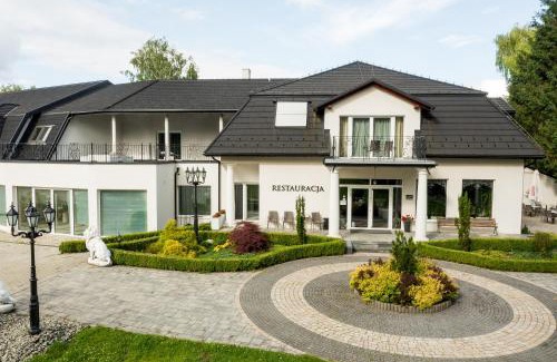 Przemysl Hotel | Pet-Friendly Dwór Wapowce: Rated 9/10 for Family Comfort
