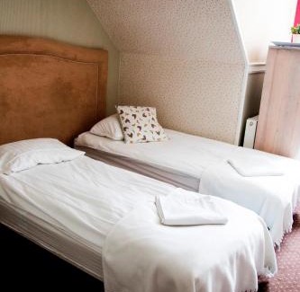 Zakroczym Bed & Breakfast | Experience the Elegance of Dwór Złotopolska Dolina Mansion