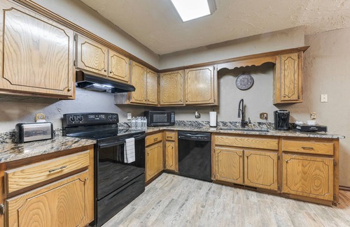 Oklahoma City Cottage | DW Cottage - Ideal Location Near Dining and Shopping!