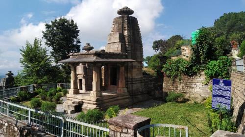 Majkhali House | Idyllic Dwarahat Village Farmstay with Family-Friendly Amenities