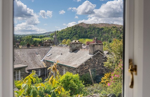 Ambleside House | Family-Friendly Dwarf Hall in the Heart of Ambleside
