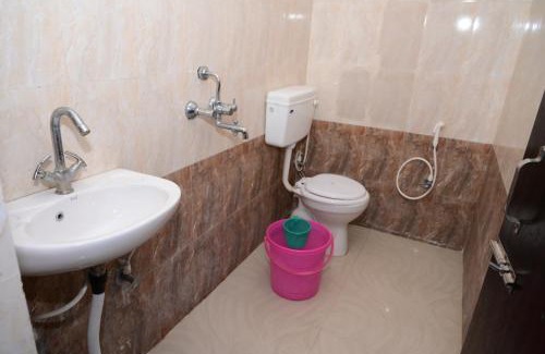 Bodh Gaya House | Welcoming Dwarka Home Stay: Pet & Child Friendly Retreat