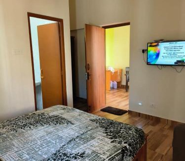 West Mere Bed & Breakfast | Dwarka Home Stay