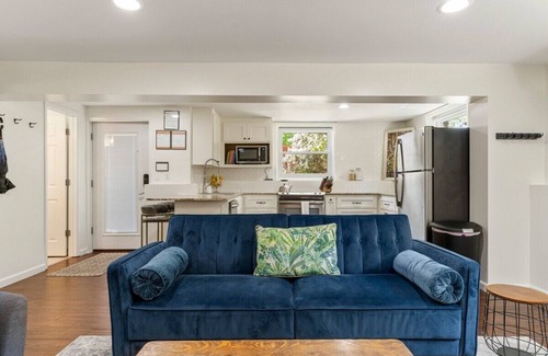 Tulsa Apartment | Guest Rated 9.8: Dwell Well Modern Apartment in Brookside