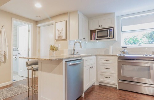 Tulsa Apartment | Guest Rated 9.8: Dwell Well Modern Apartment in Brookside