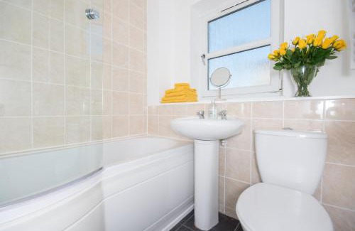Central Aberdeen Apartment | Unwind at Dwellcome Home Ltd: 4-Star Family Retreat