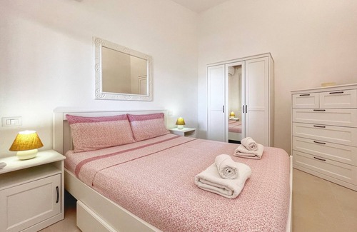 Sant'Elmo Apartment | Welcoming Dwelling Al0ta: Breakfast & Family-Friendly Stay