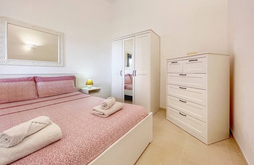 Sant'Elmo Apartment | Welcoming Dwelling Al0ta: Breakfast & Family-Friendly Stay