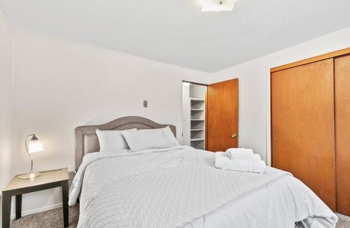 Cliff - Cannon Apartment | Prime Downtown 1 Bedroom: Walk to Hospital & Child-Friendly