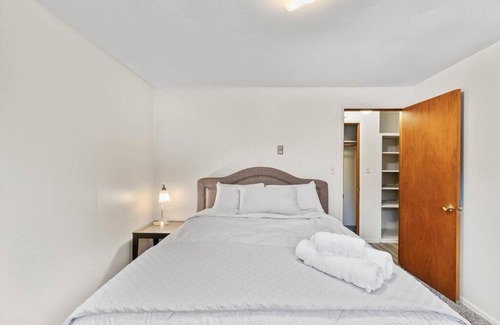 Cliff - Cannon Apartment | Prime Downtown 1 Bedroom: Walk to Hospital & Child-Friendly
