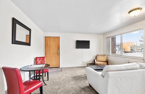 Cliff - Cannon Apartment | Prime Downtown 1 Bedroom: Walk to Hospital & Child-Friendly