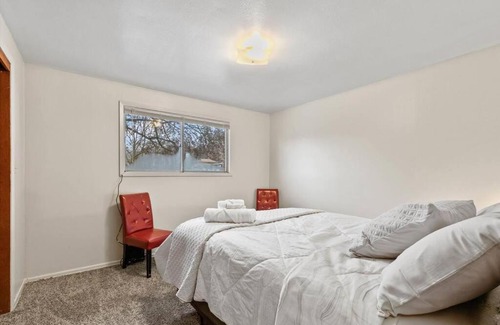 Cliff - Cannon Apartment | Prime Downtown 1 Bedroom: Walk to Hospital & Child-Friendly