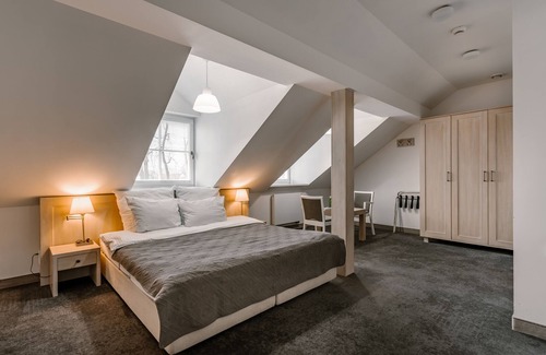Lesna Podlaska Hotel | Experience Comfort at Dwor DROBLIN - 4-Star Retreat