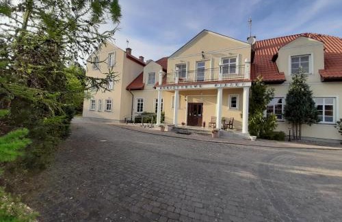 Orlinki Bed & Breakfast | Oceanfront Escape at Dworek Bursztynowe Piaski, Rated 9/10