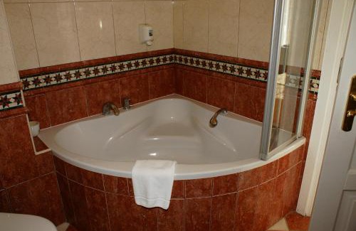 Koszewko Hotel | Discover Dworek Hetmanski: Highly Rated & Family-Friendly