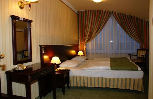 Koszewko Hotel | Discover Dworek Hetmanski: Highly Rated & Family-Friendly